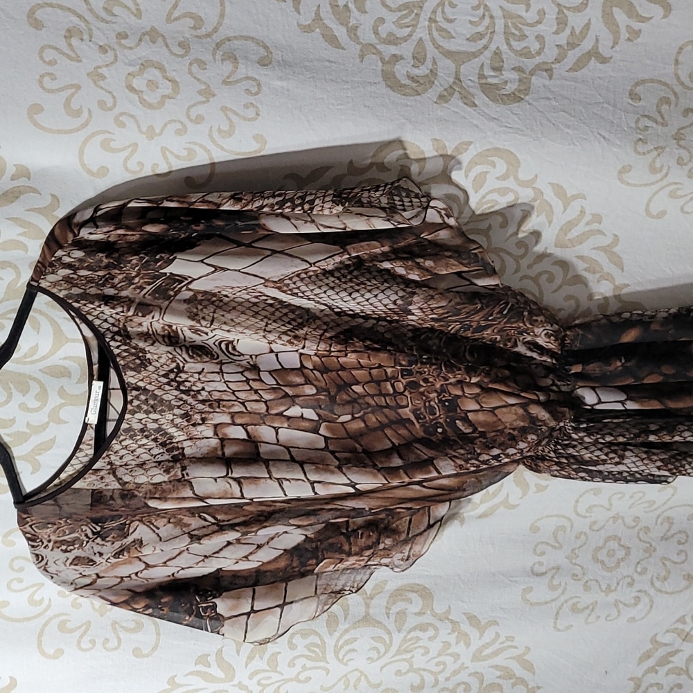 Blouse....fits all sizes. Beautiful and flowing.